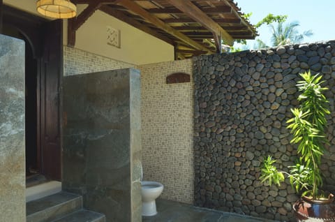 Joglo Villa Beach Front | Bathroom | Shower, rainfall showerhead, free toiletries, hair dryer