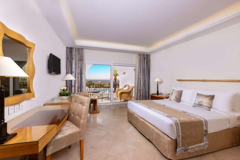 Room, 1 King Bed, Sea View | Egyptian cotton sheets, Tempur-Pedic beds, minibar, in-room safe