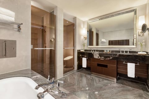 Suite (Shangri-La) | Bathroom | Separate tub and shower, designer toiletries, hair dryer, bathrobes