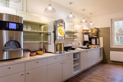 Daily buffet breakfast (EUR 11.90 per person)