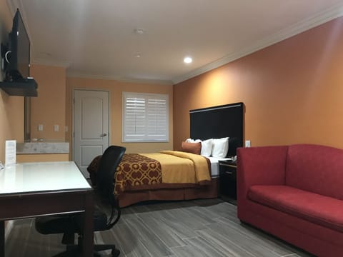 Room, 1 King Bed | 1 bedroom, desk, free WiFi, bed sheets