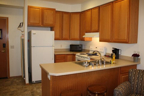 Suite, 1 Queen Bed | Private kitchen | Full-size fridge, microwave, oven, stovetop