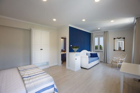 Junior Suite (FIORDALISO - JUNIOR SUITE) | 1 bedroom, minibar, in-room safe, individually decorated