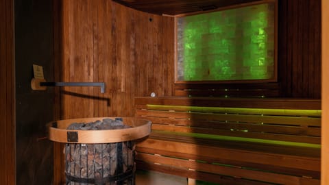 Couples treatment rooms, sauna, spa tub, steam room, body treatments