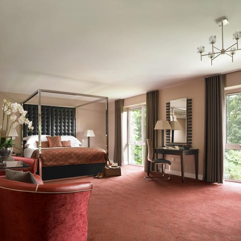 In-room safe, desk, iron/ironing board, free WiFi