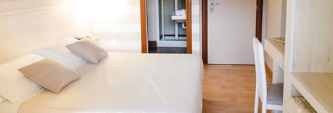 Comfort Double or Twin Room | In-room safe, desk, soundproofing, free WiFi