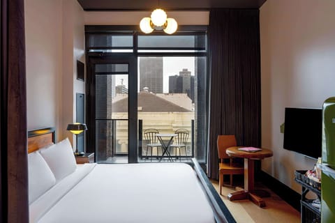 Room, 1 King Bed, Patio | Egyptian cotton sheets, premium bedding, minibar, in-room safe