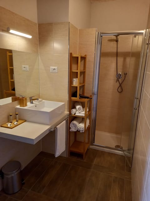 Room, 1 Bedroom, Poolside | Bathroom | Shower, free toiletries, hair dryer, bidet