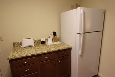 Traditional Condo, 1 Bedroom | Private kitchen | Fridge, microwave, stovetop, coffee/tea maker