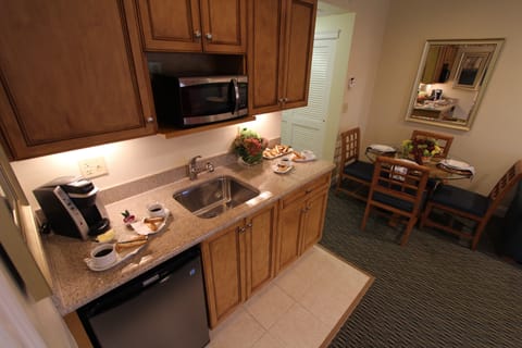 Townhome, 1 Bedroom | Private kitchenette | Fridge, microwave, coffee/tea maker