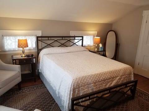 Guest Room 3 / Deluxe Queen Bed Room with a Private Bath | 1 bedroom, premium bedding, pillowtop beds, individually decorated