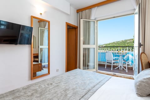 Standard Triple Room, Sea View | Minibar, desk, free WiFi, bed sheets