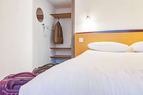 Standard Room, 1 Double Bed | Desk, WiFi, bed sheets