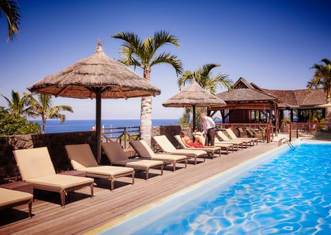 2 outdoor pools, pool umbrellas, sun loungers