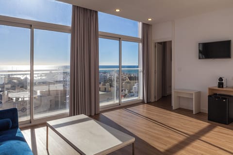 Pillowtop beds, in-room safe, desk, laptop workspace