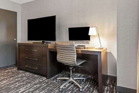 Executive Suite, 1 Double Bed | 1 bedroom, in-room safe, desk, laptop workspace