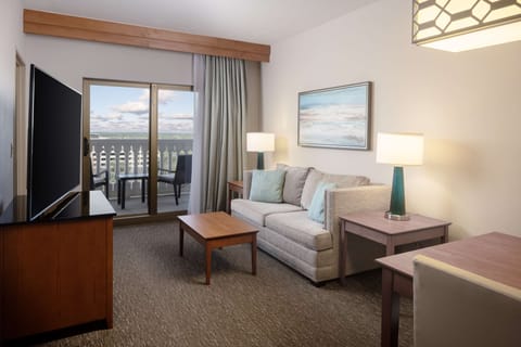 Junior Suite, 1 King Bed | Premium bedding, pillowtop beds, in-room safe, desk