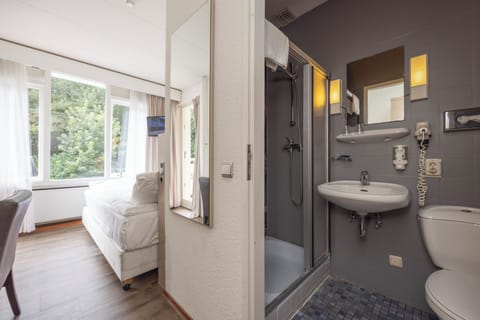 Double Room (Small, with Shower) | Bathroom | Eco-friendly toiletries, towels