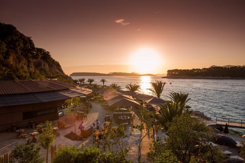 Beach bar