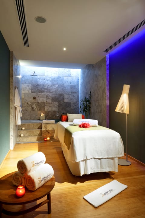 Couples treatment rooms, sauna, spa tub, steam room, Turkish bath