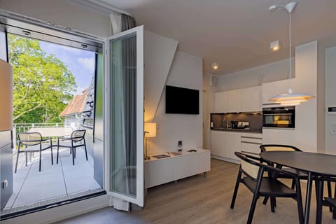 Hypo-allergenic bedding, in-room safe, individually furnished, desk