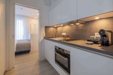 Espresso maker, coffee/tea maker, electric kettle