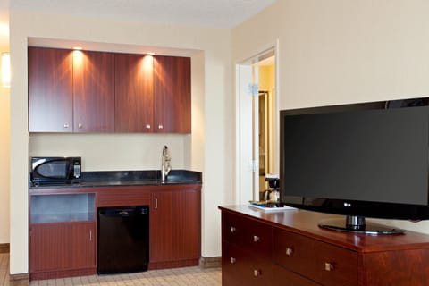 Suite, 1 Bedroom | Egyptian cotton sheets, down comforters, pillowtop beds, desk