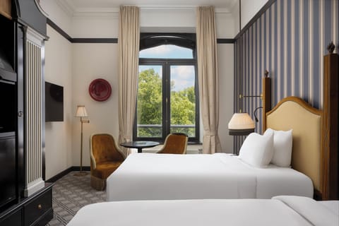 Executive Twin Room, 2 Twin Beds | Premium bedding, in-room safe, desk, blackout drapes