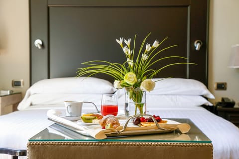 Deluxe Double Room, Balcony | 1 bedroom, premium bedding, minibar, in-room safe