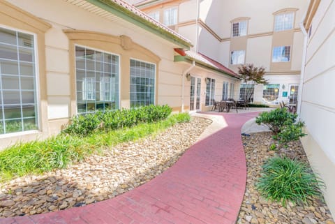 Free daily on-the-go breakfast