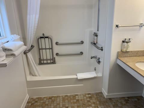 Deluxe Room, 1 Queen Bed, Accessible | Bathroom | Combined shower/tub, hair dryer, towels