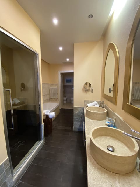 Double Room Single Use (Vogue) | Minibar, in-room safe, desk, blackout drapes