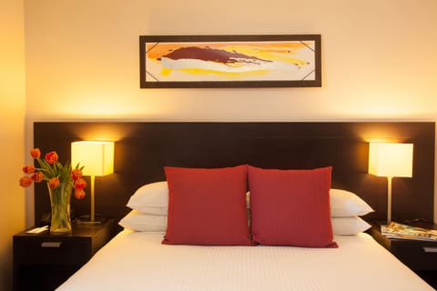 Deluxe Room, 1 King Bed | Blackout drapes, iron/ironing board, free WiFi, bed sheets