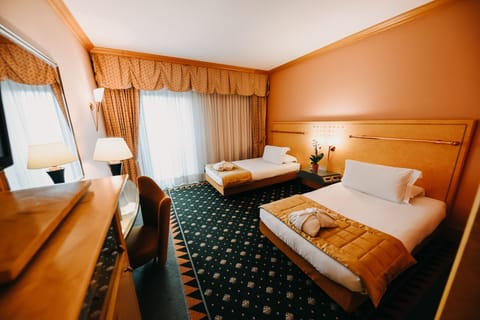 Classic Room | Premium bedding, down comforters, minibar, desk