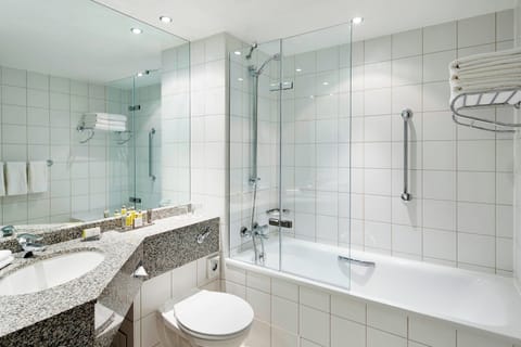 Combined shower/tub, eco-friendly toiletries, hair dryer, towels