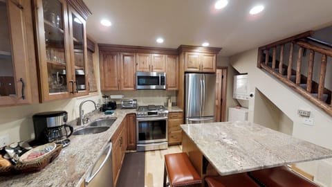 Room, 2 Bedrooms (Platinum) | Private kitchen | Full-size fridge, microwave, stovetop, dishwasher