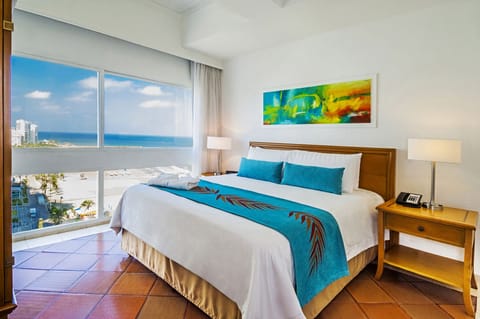 Superior Room, 1 Queen Bed, Ocean View | Premium bedding, minibar, in-room safe, desk