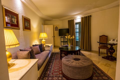 Junior Suite | Living area | 33-inch flat-screen TV with satellite channels, TV