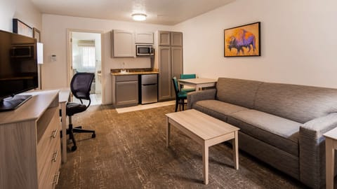 Business Suite, 1 King Bed, Non Smoking, Refrigerator & Microwave | Desk, blackout drapes, iron/ironing board, free cribs/infant beds