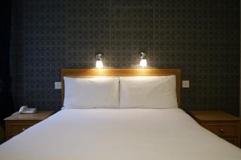 Double Room | 1 bedroom, desk, iron/ironing board, free WiFi