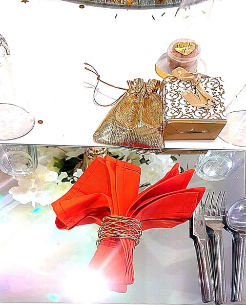 Breakfast, lunch and dinner served