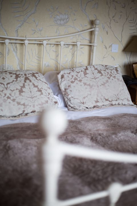 Family Room | Premium bedding, desk, iron/ironing board, cribs/infant beds