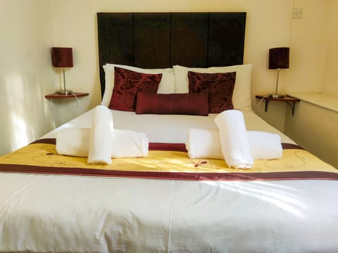 Standard Double Room, 1 Double Bed | Individually decorated, individually furnished, desk, laptop workspace