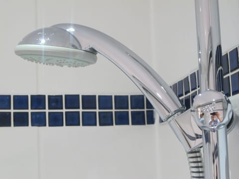 Standard Single Room, Ensuite | Bathroom shower