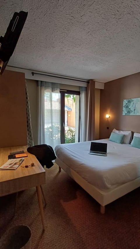 Superior Double Room | Desk, iron/ironing board, free WiFi, bed sheets