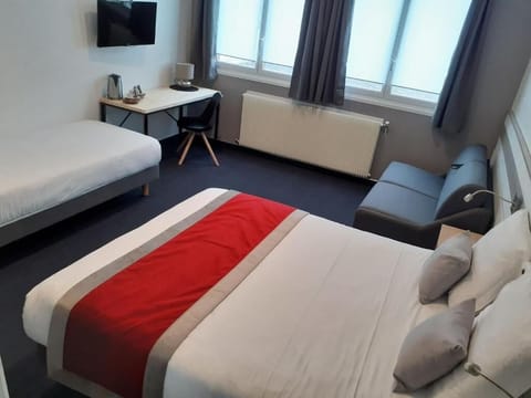 Quintuple Room | Desk, free WiFi, bed sheets