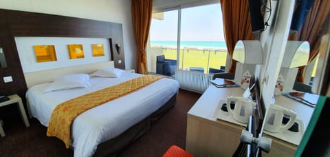 Superior Double or Twin Room, Sea View | In-room safe, desk, soundproofing, free WiFi