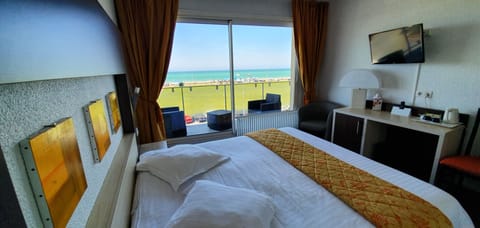 Superior Double or Twin Room, Sea View | In-room safe, desk, soundproofing, free WiFi