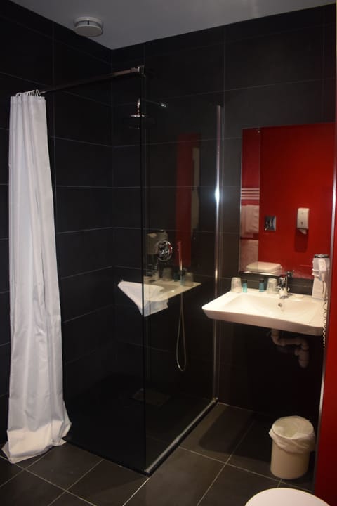 Double Room, City View | Bathroom shower