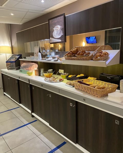Daily buffet breakfast (EUR 11 per person)